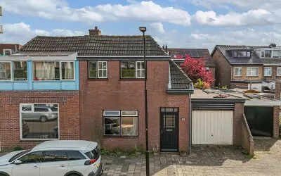 Twee-onder-één-kap te koop: Grote Houtweg 243, De Naald Beverwijk