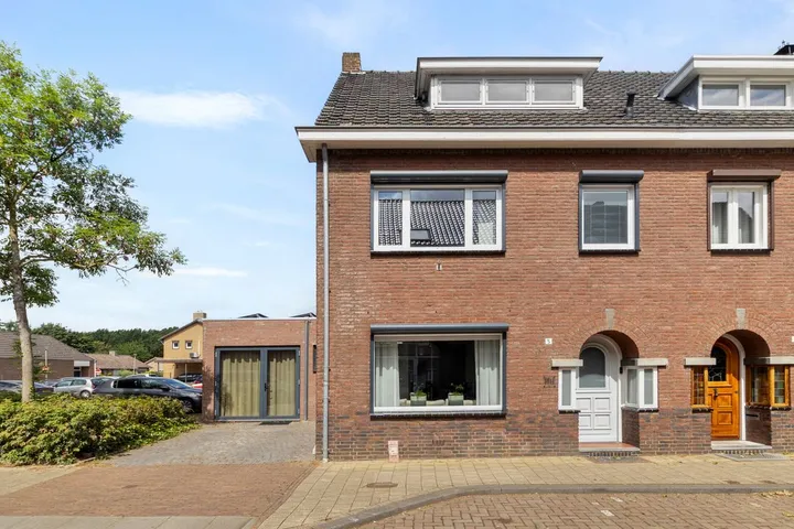 Twee-onder-één-kap te koop: GROTESTRAAT 5, Linne Linne