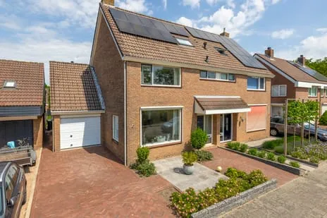 Twee-onder-één-kap te koop: Grutto 8, Sommelsdijk vogelbuurt west Sommelsdijk