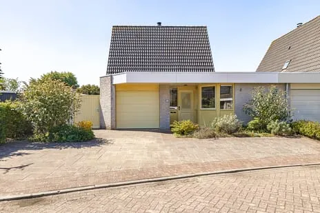 Twee-onder-één-kap te koop: Gruttoberg 4C, Tolberg-Centrum Roosendaal