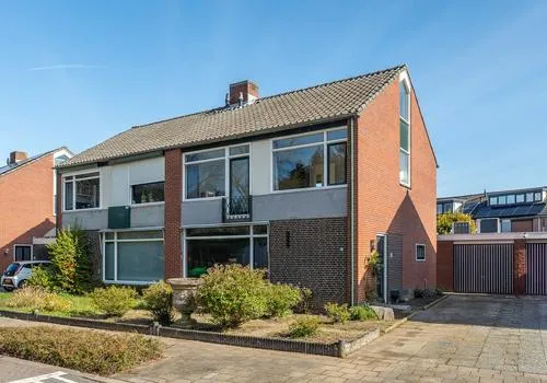 Twee-onder-één-kap te koop: Guido Gezellestraat 9, Schrijvershoek Zevenaar