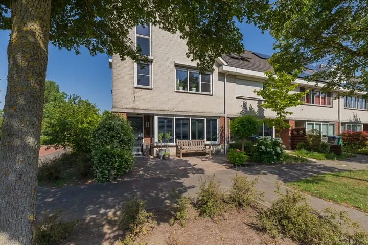 Corner house for sale: Gunterstein 1, Buitenplaatsenbuurt Amstelveen