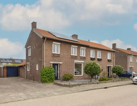 Twee-onder-één-kap te koop: Gussenstraat 10, Leunen Leunen
