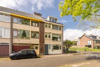 Hoekwoning te koop: Gustave Stresemannstraat 32, Ruimzicht West Diemen