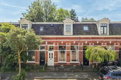 Terraced house for sale: Gysbert Japicxstraat 24, Oranjewijk Leeuwarden