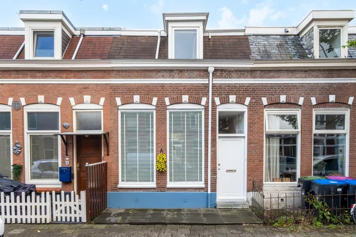 Tussenwoning te koop: Gysbert Japicxstraat 84, Oranjewijk Leeuwarden