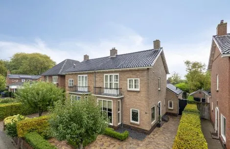 Twee-onder-één-kap te koop: H.B.S.-straat 12, Drachten