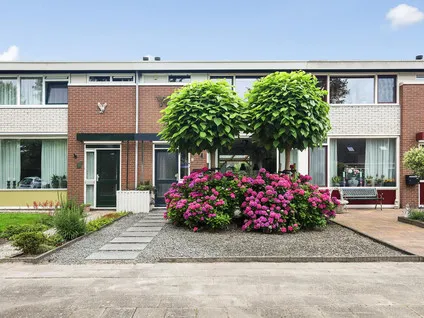Tussenwoning te koop: H.J. van der Veenstrjitte 19, Surhuizum Surhuizum