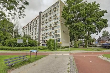 Apartment for sale: H. Kamerlingh Onnesstraat 96, Corridor-West Zwijndrecht