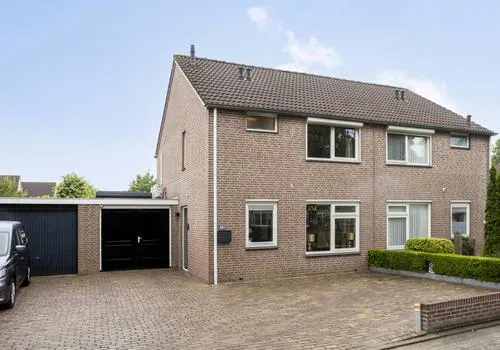Twee-onder-één-kap te koop: H. Piersonstraat 12, Zetten NoordWest Zetten