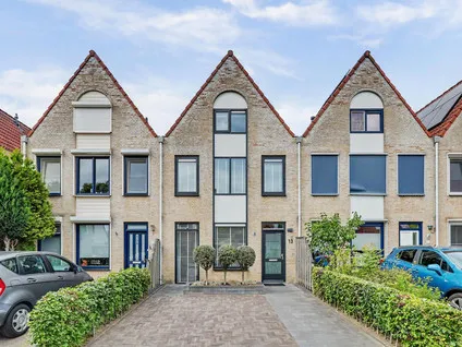 Tussenwoning te koop: H Roland Holstlaan 13, Oostmolenpark Kloetinge