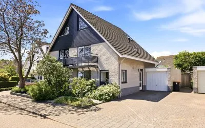 Twee-onder-één-kap te koop: H. Roland Holstlaan 16, Rosenburg Vlissingen