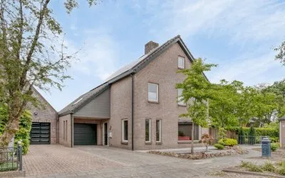 Twee-onder-één-kap te koop: H. Roland Holstlaan 15, Achtmaal Achtmaal