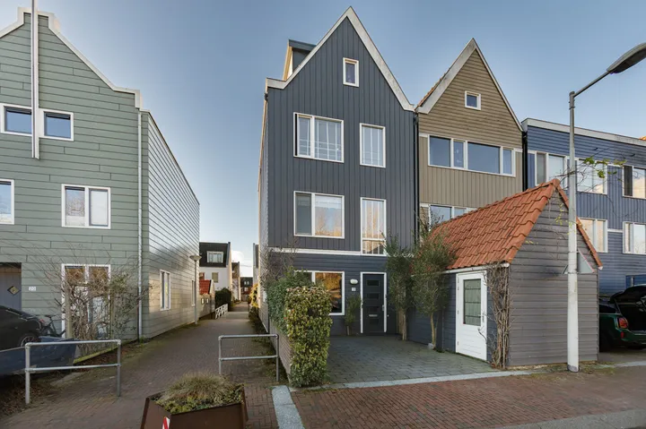 Hoekwoning te koop: H. Stolleplantsoen 19, Elzenhagen-Noord Amsterdam