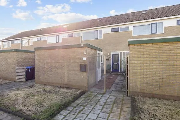 Tussenwoning te koop: H Algraplein 17, Franeker Sexbierumerplan Franeker