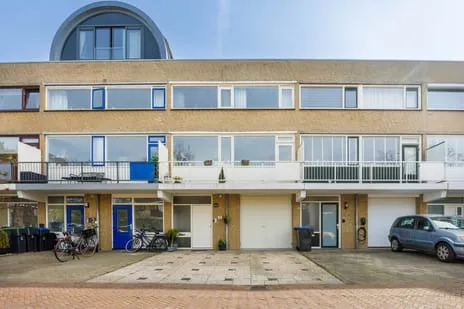 Tussenwoning te koop: Haaghuishof 4, Ouderzorg Leiderdorp