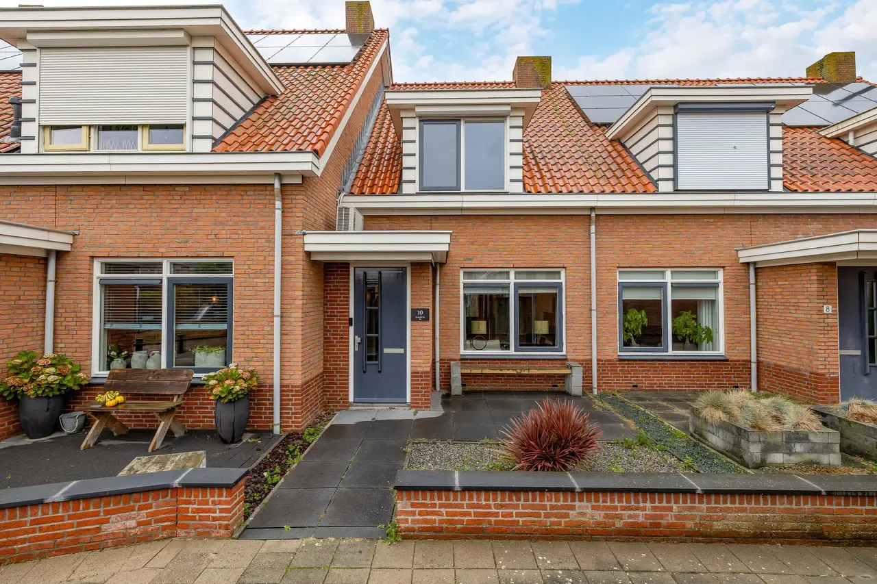 Tussenwoning te koop: Haagsestraat 10, Stellendam