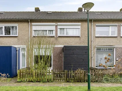 Tussenwoning te koop: Haagstuk 22, Alphen