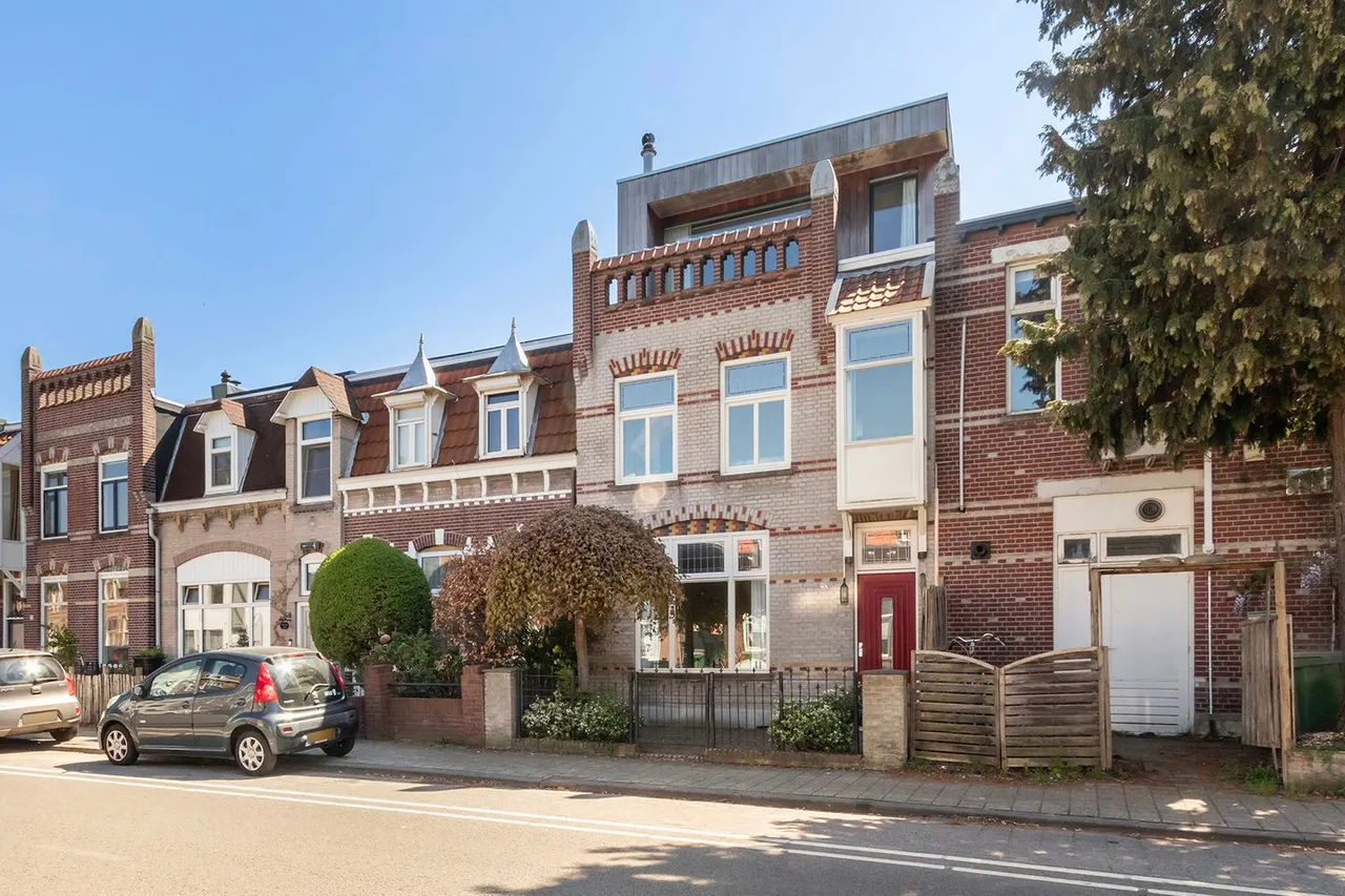 Tussenwoning te koop: Haagweg 237, Breda