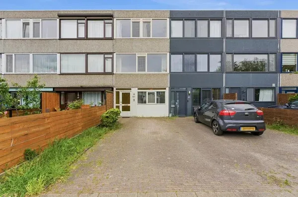 Tussenwoning te koop: Haakdistel 23, Ommoord Rotterdam