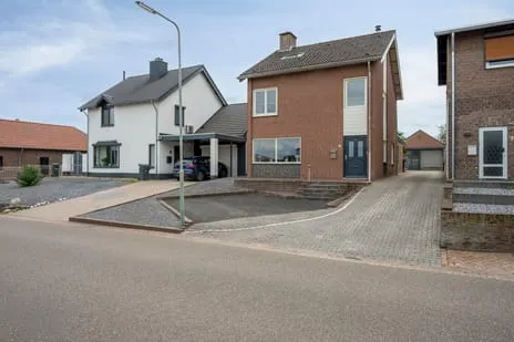 Twee-onder-één-kap te koop: Haardboomstraat 42, Neerbeek Beek (Li)