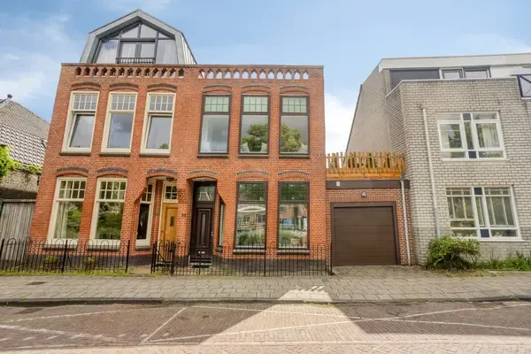 Tussenwoning te koop: Haarlemmerweg 33, Groenoord Leiden