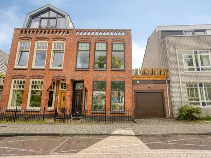Tussenwoning te koop: Haarlemmerweg 33, Groenoord Leiden