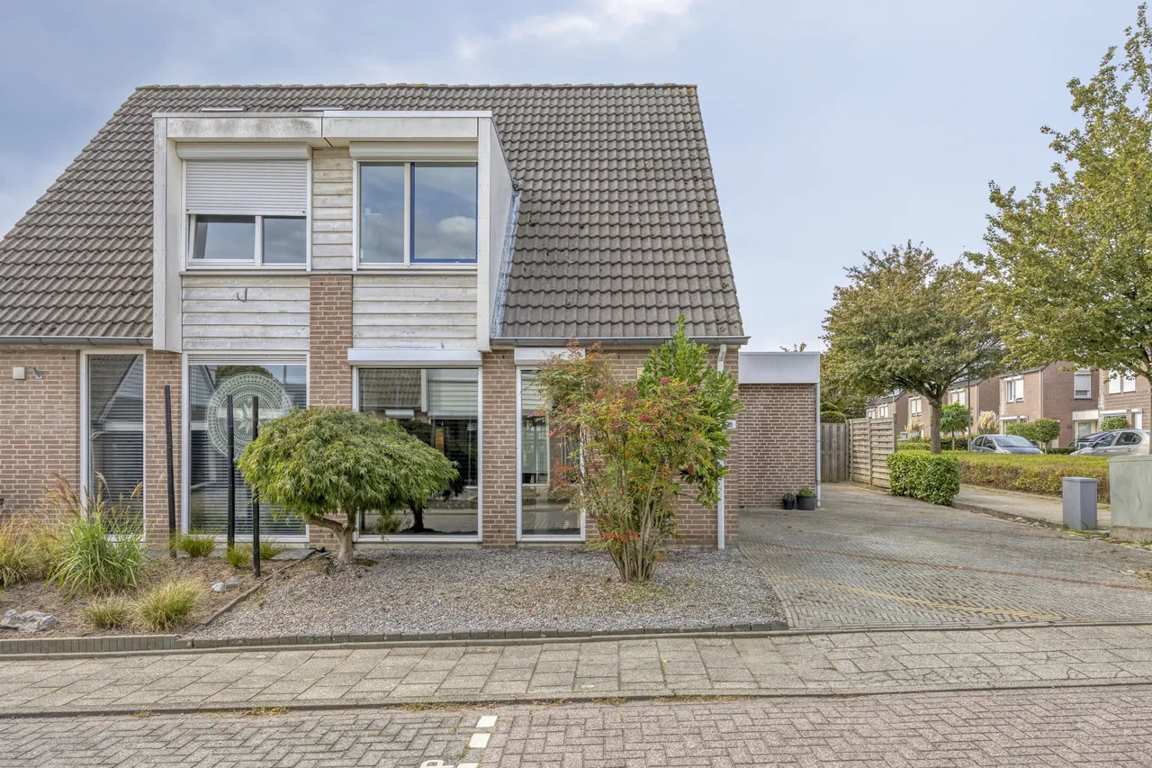 Twee-onder-één-kap te koop: Haaselt 11, Landgraaf