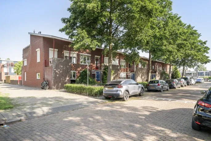 Tussenwoning te koop: Haemstedehof 24, Wetering Vlaardingen
