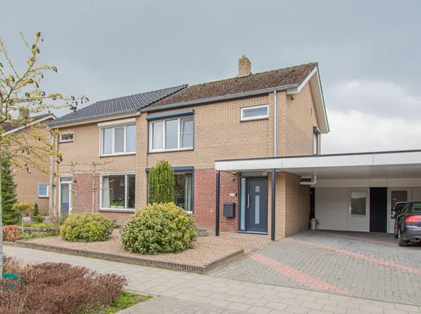 Tussenwoning te koop: Haffmansstraat 6, Kern Heibloem Heibloem
