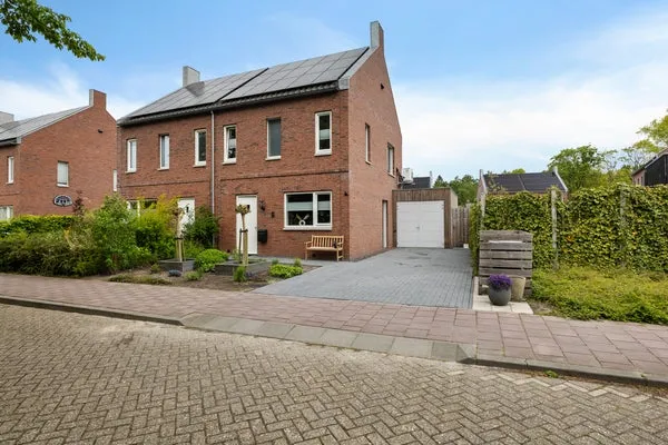 Twee-onder-één-kap te koop: Hagedoorn 77, Emmen-omgeving Oude Roswinkelerweg Emmen
