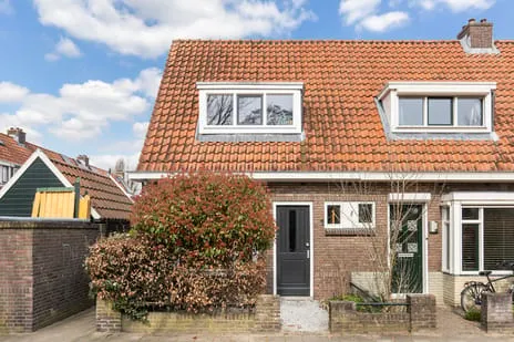 Hoekwoning te koop: Hagedoornstraat 1, Tuindorp Deventer