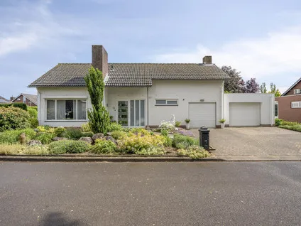 Vrijstaande woning te koop: Hagenaarpark 4, Maasbracht Maasbracht