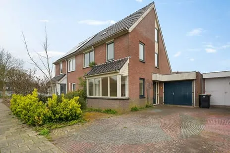 Tussenwoning te koop: Hallerweg 7, Den Burg Den Burg