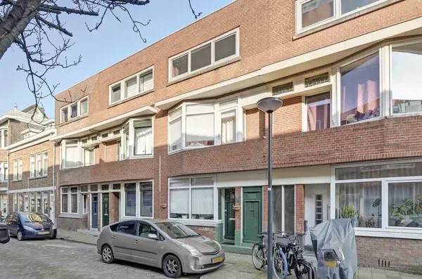 Tussenwoning te koop: Halleystraat 11, Marconibuurt Schiedam