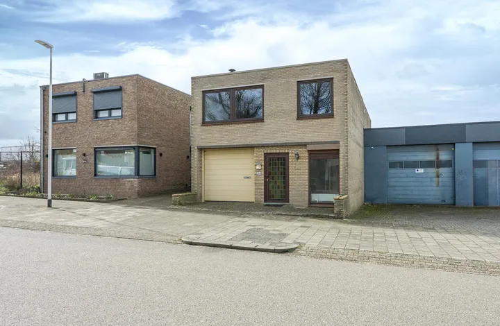 Tussenwoning te koop: Hambeukerboord 82, Heerlerbaan-Oost Heerlen