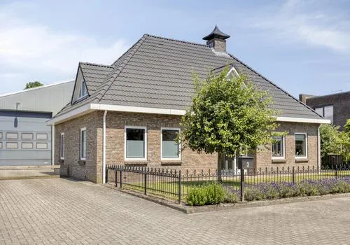 Vrijstaande woning te koop: Handelsstraat 3, Verspreide huizen Geesbrug Geesbrug
