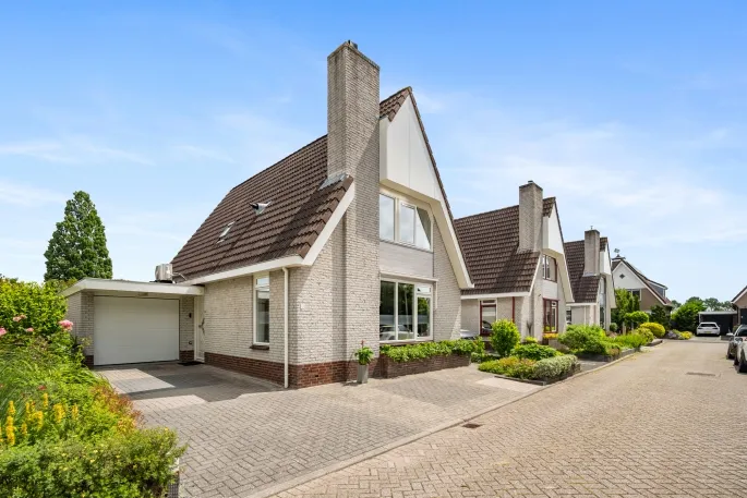 Detached house for sale: Händelstraat 48, Logendal Hellevoetsluis