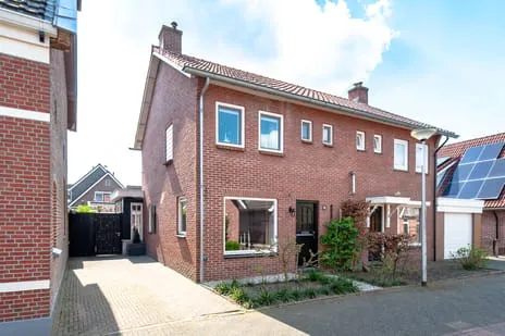 Twee-onder-één-kap te koop: Hangerad 8, Hangerad en Oosterhofesch Rijssen