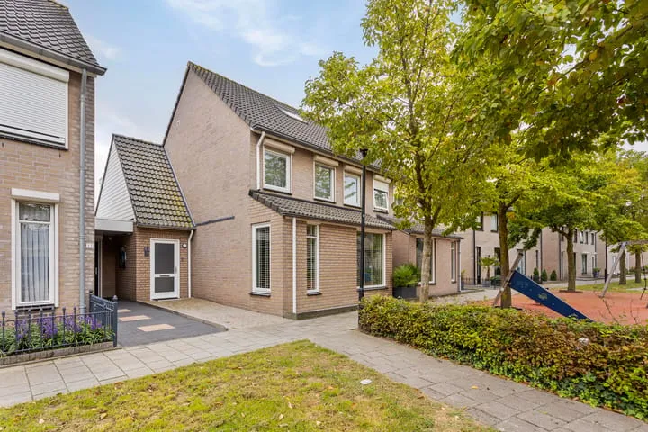 Terraced house for sale: Hannie Schaftplantsoen 31, Verzetsheldenbuurt I Oss
