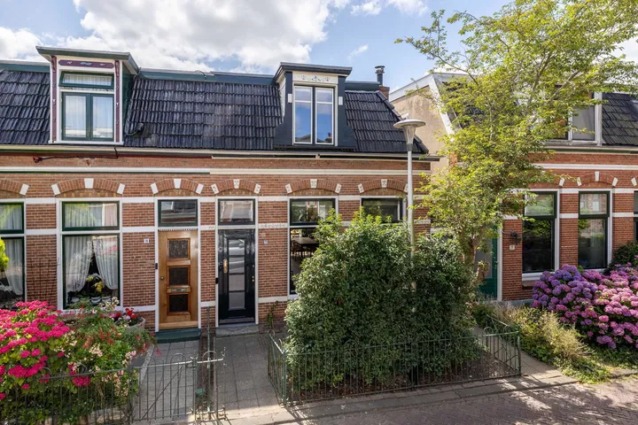 Twee-onder-één-kap te koop: Harlingerstraat 21, Vossepark Leeuwarden