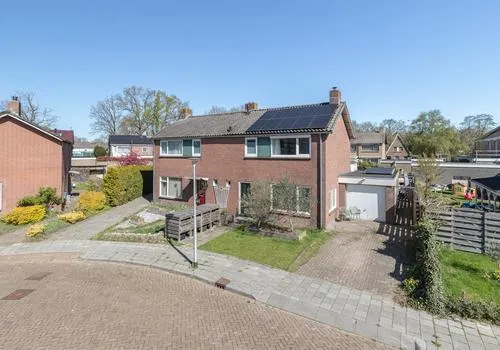 Twee-onder-één-kap te koop: Harm Boomstraat 11, Luchiesland Zuid Assen