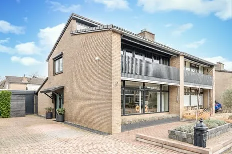 Twee-onder-één-kap te koop: Harmoniumlaan 10, Bitswijk Uden