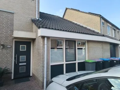 Tussenwoning te koop: Harriët Freezerstraat 43, Spijkenisse