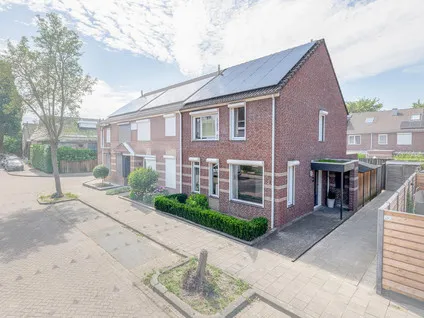 Twee-onder-één-kap te koop: Harry Hollastraat 2, Groeneveld Venlo