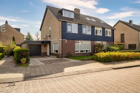 Hoekwoning te koop: Hasselaarlaan 8, Noordbuurt Eemnes