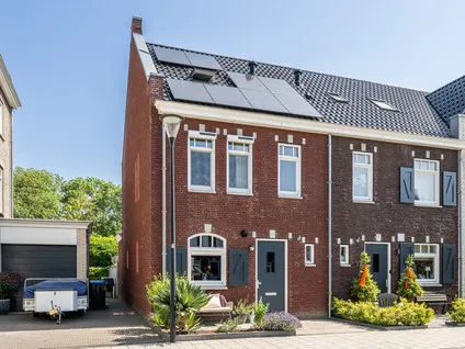 Corner house for sale: Havenkade 15, Middelharnis westplaat Middelharnis