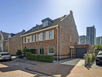 Twee-onder-één-kap te koop: Havenkade 90, De Haven Spijkenisse
