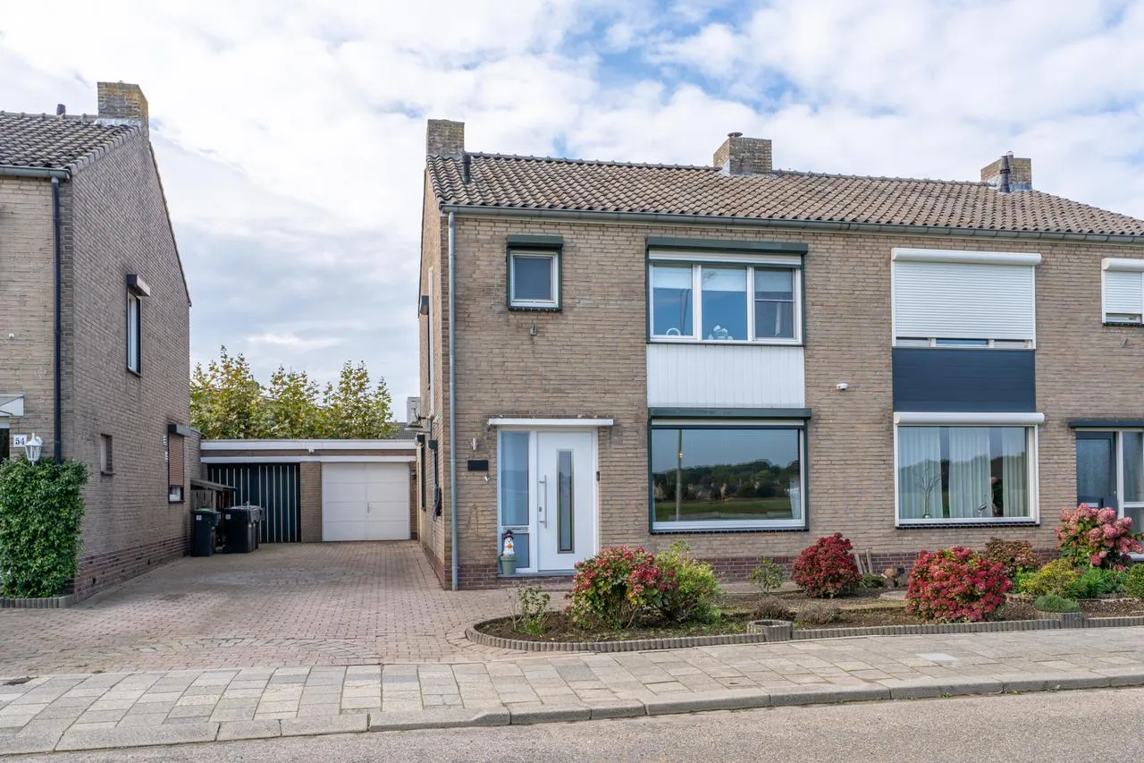 Twee-onder-één-kap te koop: Havenweg 52, Buchten