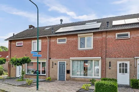 Tussenwoning te koop: Haverheining 11, Zuidwest Alphen Alphen (Nb)